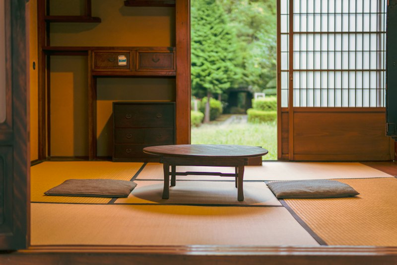 縁側と障子はそのまま。床と断熱だけを新しく