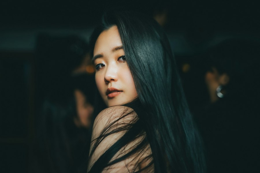 艶のある黒髪ロングスタイル